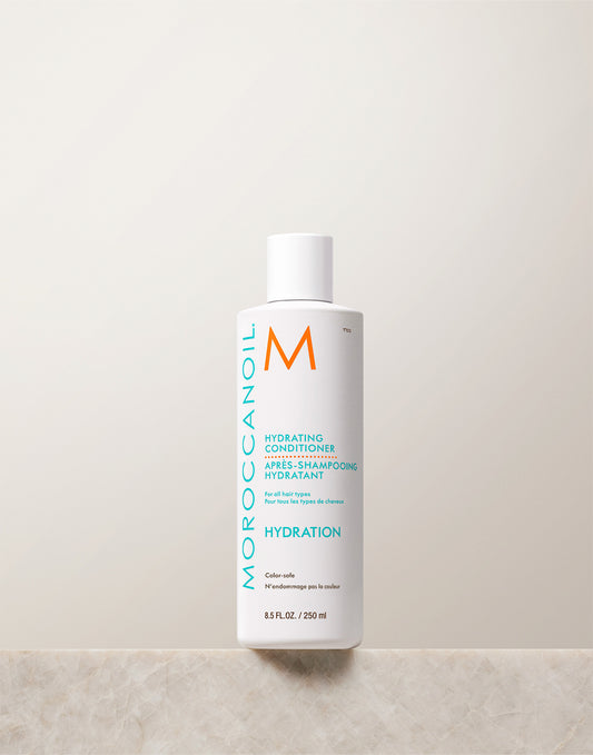 Beauty Depot - Cuando uses Champú Hidratante Moroccanoil recuerda primero  mojar el cabello con mucha agua. Esto activará el champú cuando te lo  apliques. Después del champú, aplica Acondicionador Hidratante Moroccanoil  desde